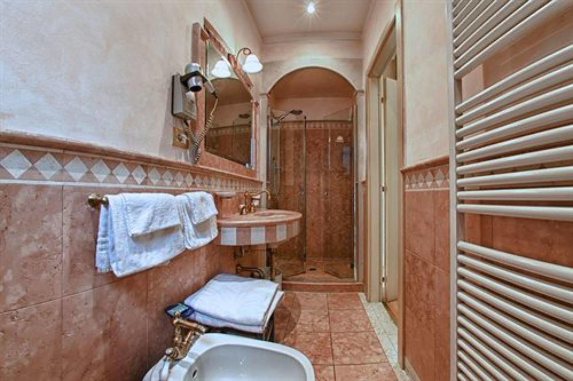 Hotel Pedrini Болонья Экстерьер фото